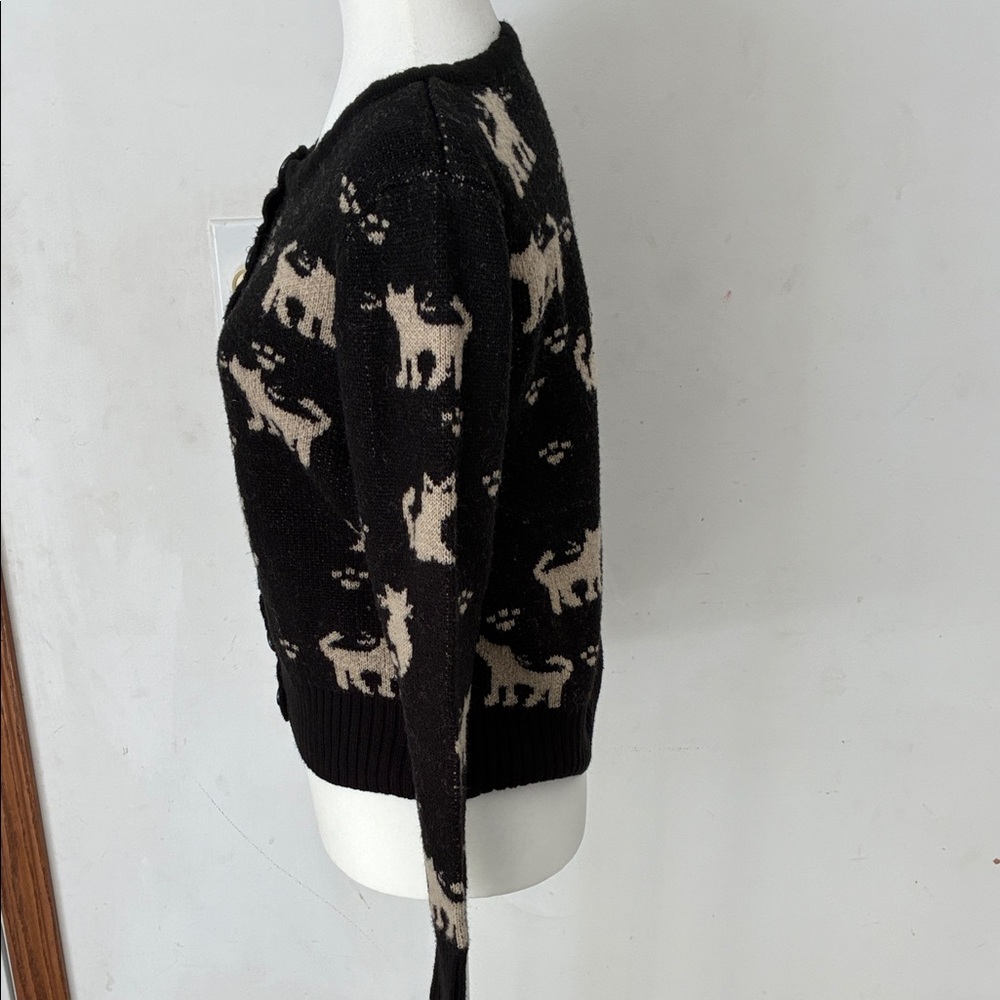 Black Cat Patterned Women's Sweater - Picture 4 of 11